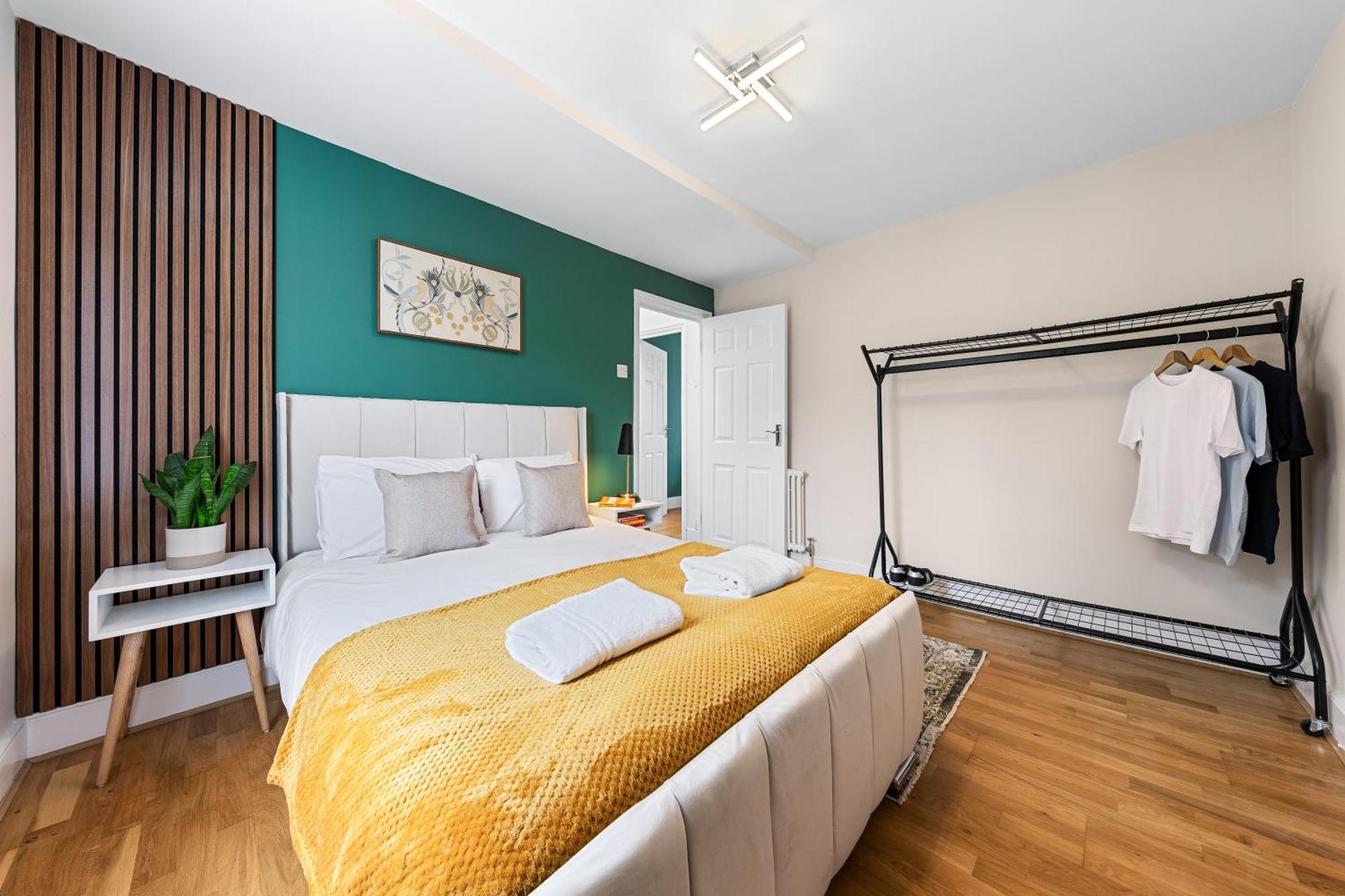 Serviced Duplex In Paddington, Near Hyde Park Marble Arch, W2